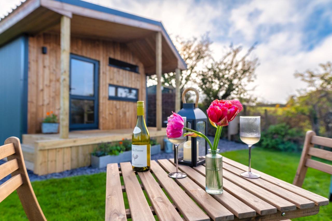Luxury Glamping Cabin With Outdoor Bath On Cornish Flower Farm Труро Экстерьер фото