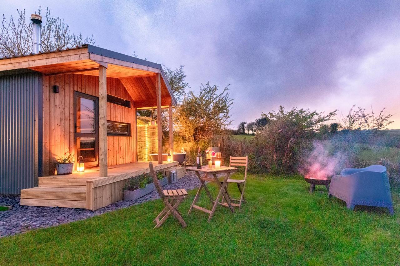 Luxury Glamping Cabin With Outdoor Bath On Cornish Flower Farm Труро Экстерьер фото