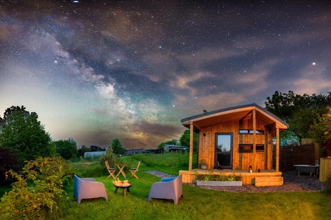 Luxury Glamping Cabin With Outdoor Bath On Cornish Flower Farm Труро Экстерьер фото
